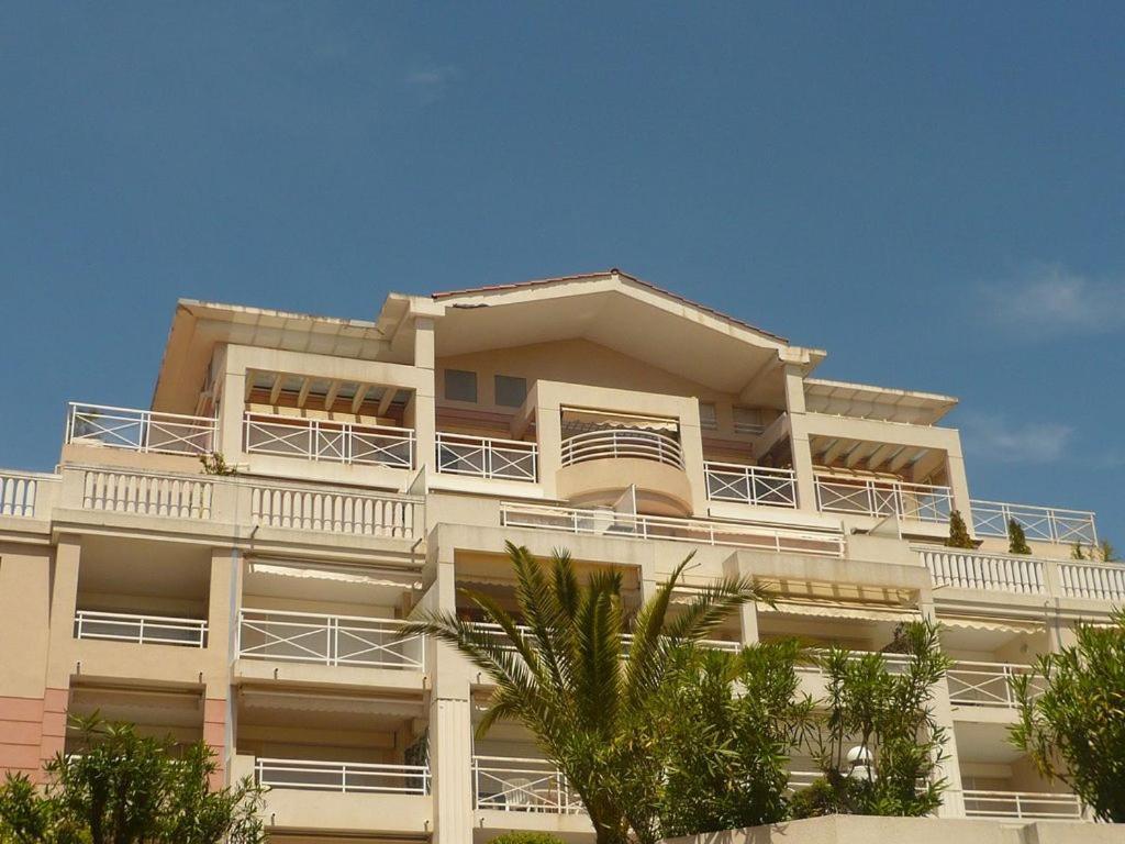 Charmant 2P Vue Mer Face Au Port De Golfe Juan Luaran gambar